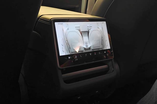 Rear passengers also get an 8.0-inch touchscreen for AC and seat controls. 